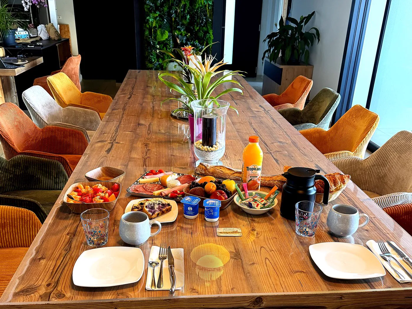 Petit-déjeuner servi à L'Escapade Caramanaise